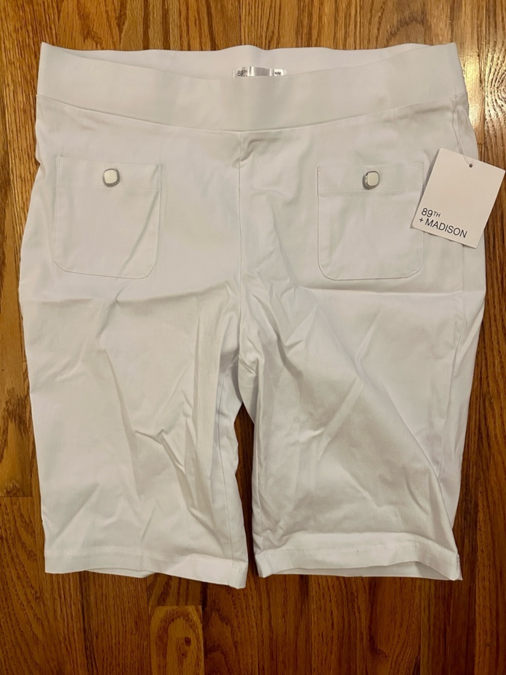 89th and Madison  White Pull-On Shorts with front Pockets size medium M NWT
